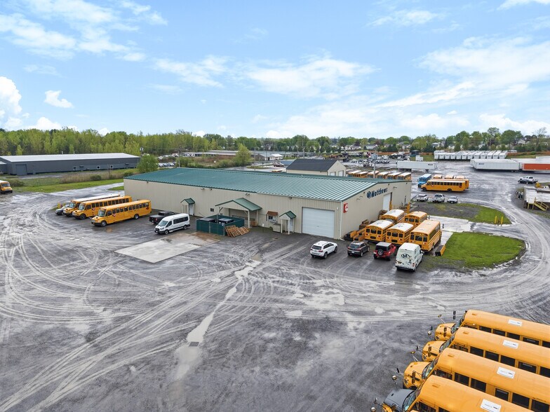 7707 Henry Clay Blvd, Liverpool, NY à louer - Photo de l’immeuble – Image 2 sur 30