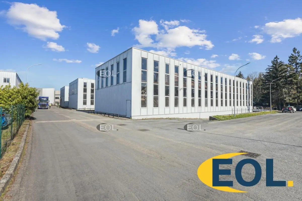 Local d'activités dans Les Loges-en-Josas à vendre Photo de l’immeuble– Image 1 sur 6