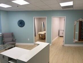 208 Elden St, Herndon, VA à louer Photo intérieure– Image 2 sur 5