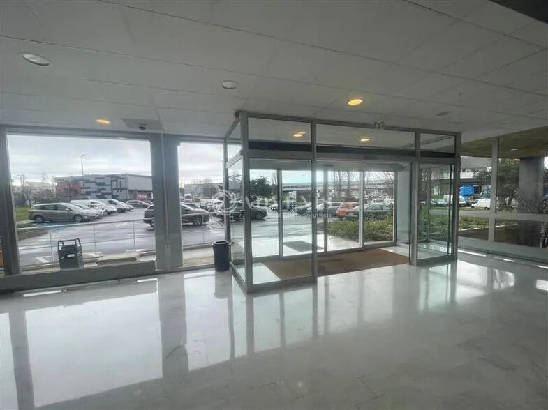 Bureau dans Aulnay-sous-Bois à louer - Photo de l’immeuble – Image 2 sur 6