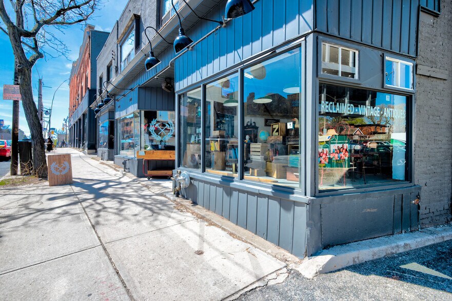 388-392 Keele St, Toronto, ON à louer - Photo de l’immeuble – Image 2 sur 2