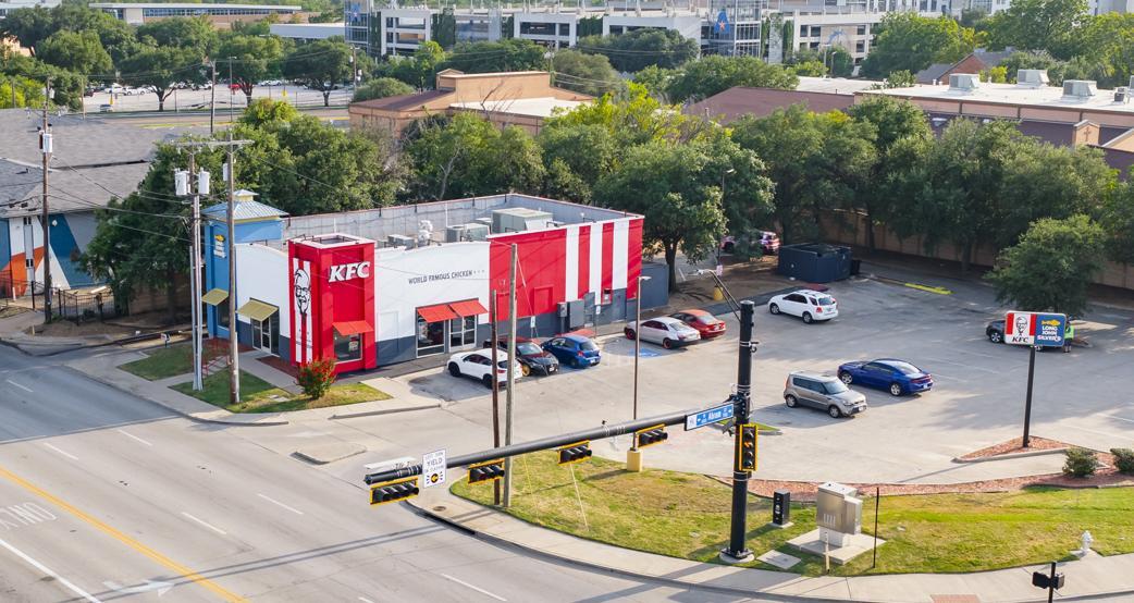700 W Abram St, Arlington, TX à vendre Photo de l’immeuble– Image 1 sur 6