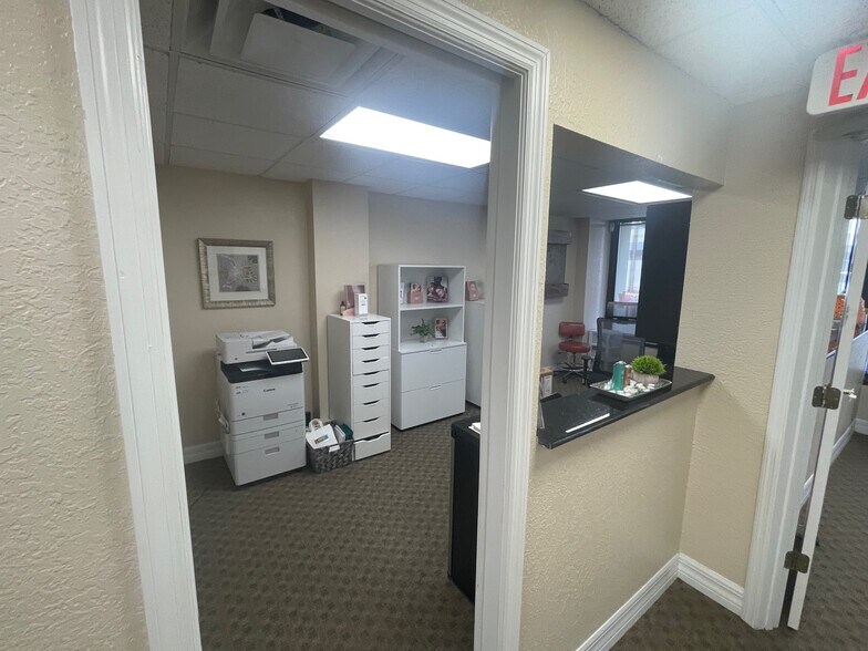 2627 Edgewater Dr, Orlando, FL à vendre - Photo de l’immeuble – Image 2 sur 19