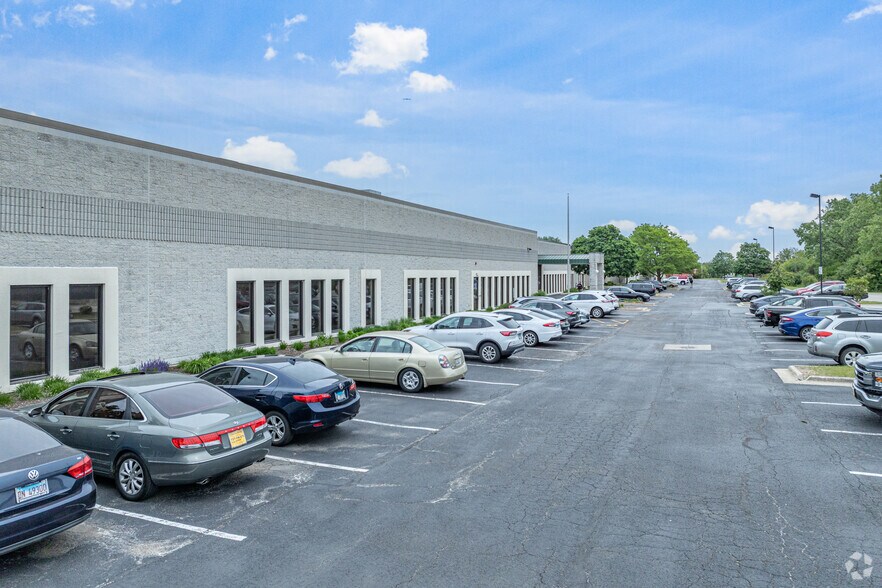 7501 S Quincy St, Willowbrook, IL à louer - Photo de l’immeuble – Image 2 sur 5