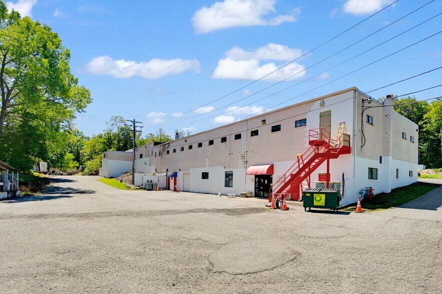 26 Industrial Rd, West Milford, NJ à louer - Photo de l’immeuble – Image 1 sur 9