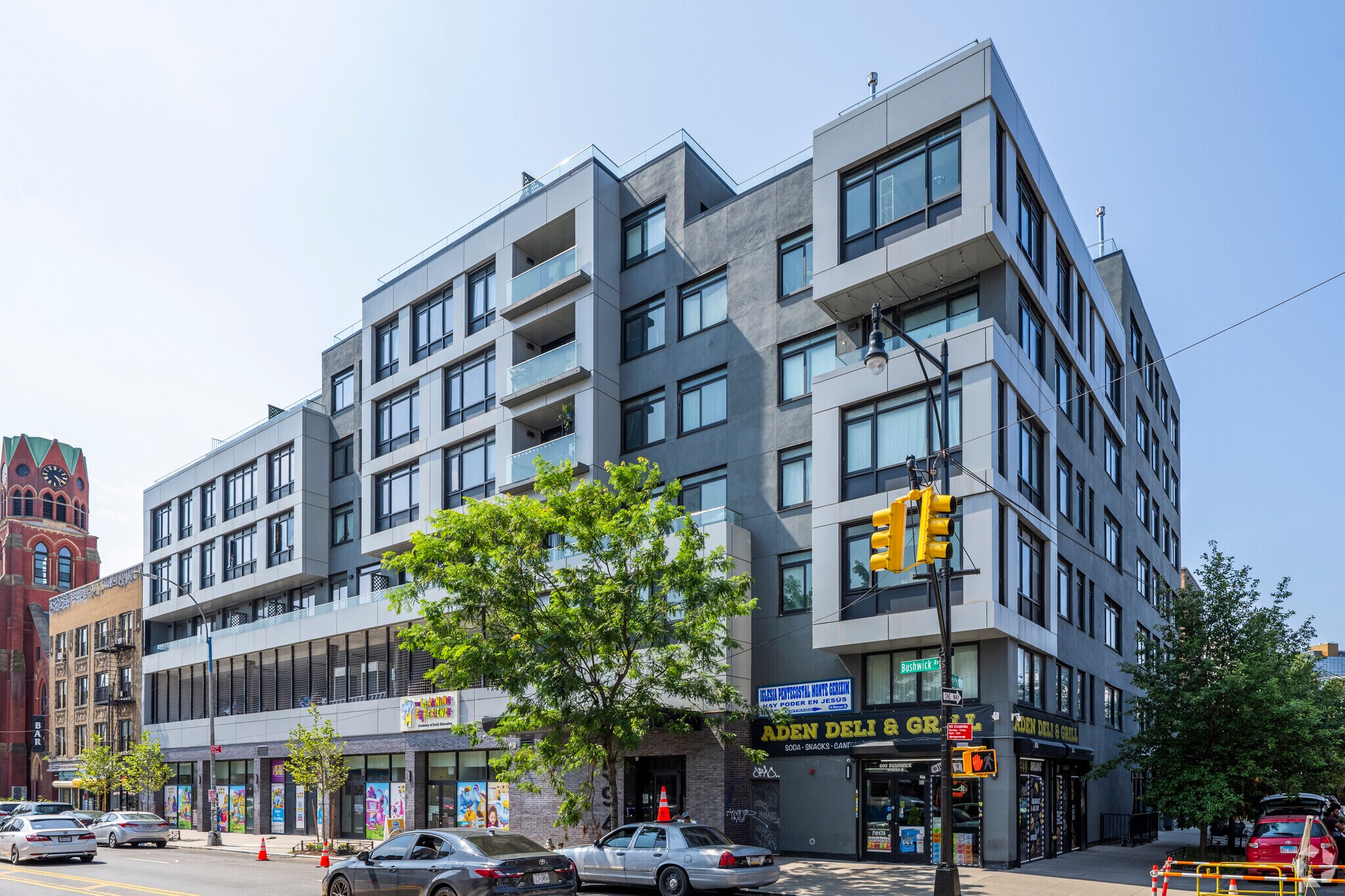 594 Bushwick Ave, Brooklyn, NY à louer Photo principale– Image 1 sur 6