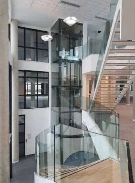 Bureau dans Champagne-au-Mont-d'Or à louer - Photo intérieure – Image 2 sur 2