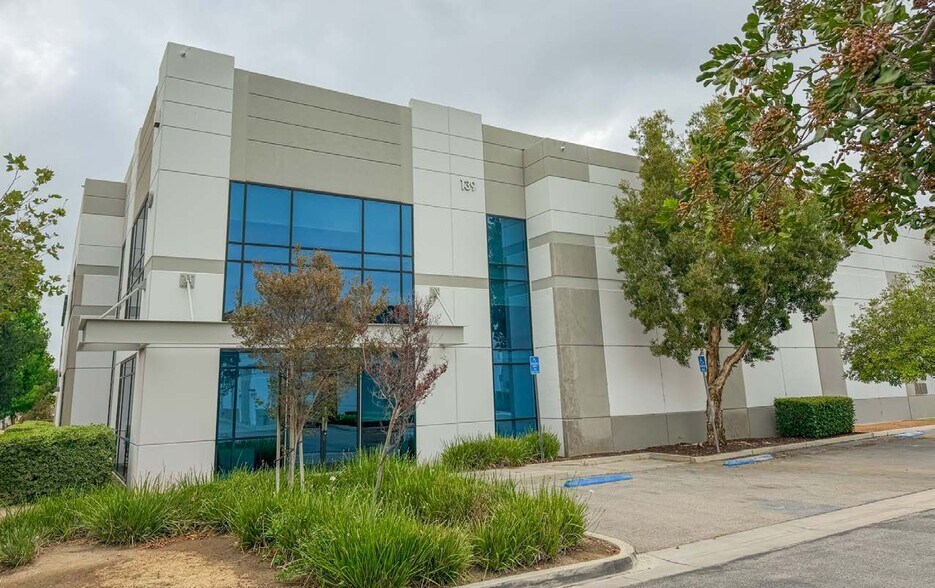 139 Radio Rd, Corona, CA à louer - Photo de l’immeuble – Image 2 sur 3