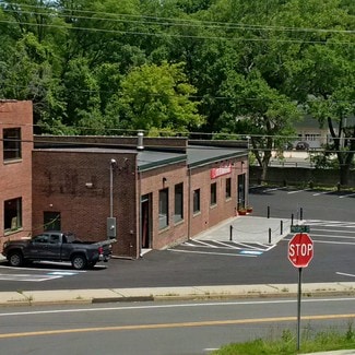 Plus de détails pour 32 Lake St, Winsted, CT - Différents types d’espaces à louer