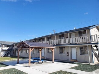 Plus de détails pour 420-470 H St, Hawthorne, NV - Logement à vendre