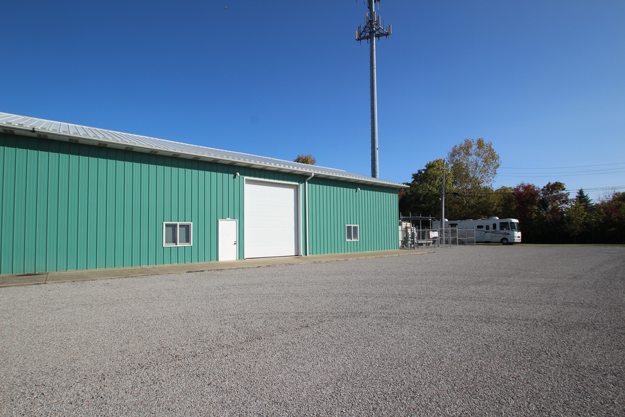 8059 Lewis Rd, Berea, OH à louer - Photo de l’immeuble – Image 2 sur 7