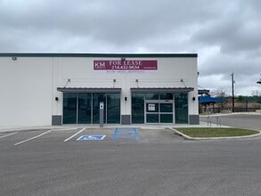 1704 Bandera Rd, San Antonio, TX à louer Photo intérieure– Image 2 sur 3