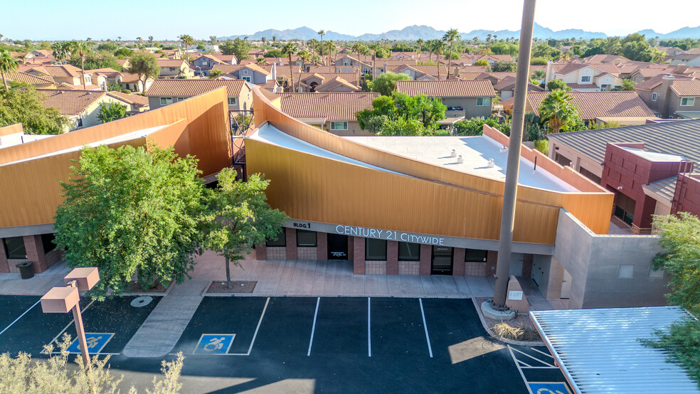 4729 E Union Hills Dr, Phoenix, AZ à louer - Photo de l’immeuble – Image 2 sur 17