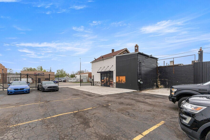 19420 W Warren Ave, Detroit, MI à vendre - Photo de l’immeuble – Image 2 sur 14
