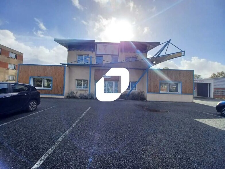 Bureau dans Floirac à louer - Photo de l’immeuble – Image 1 sur 8