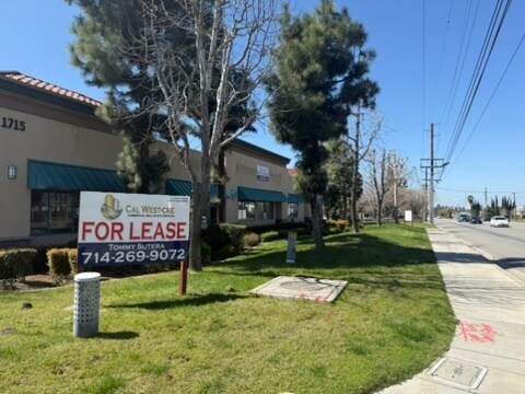 1715 W Redlands Blvd, Redlands, CA à louer - Photo de l’immeuble – Image 3 sur 10