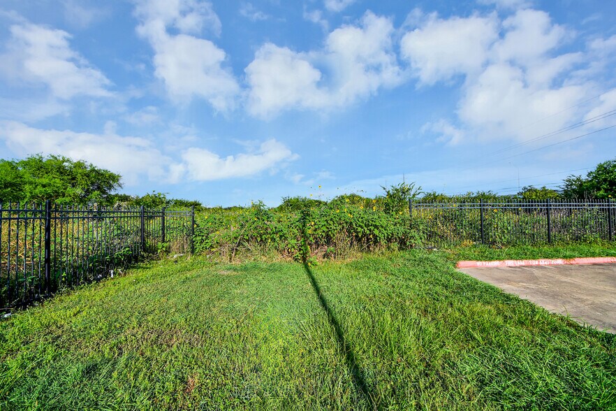 13629 Alief Clodine Rd, Houston, TX à vendre - Photo de l’immeuble – Image 3 sur 9
