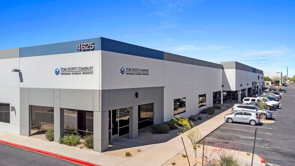 4625 W McDowell Rd, Phoenix, AZ à louer - Photo de l’immeuble – Image 2 sur 5