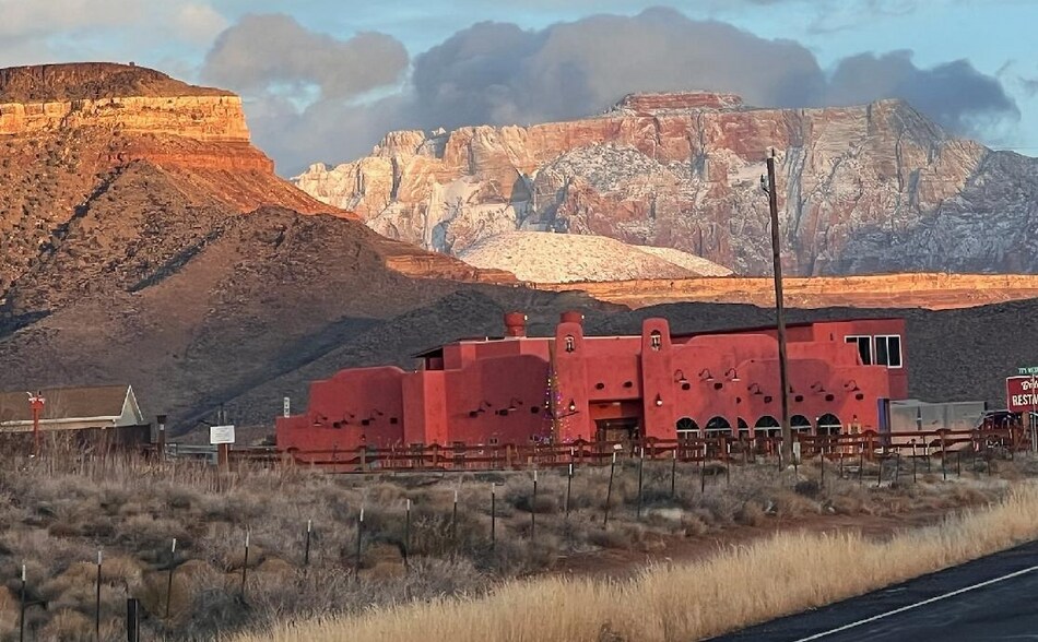 770 UT-9, Springdale, UT à vendre - Photo de l’immeuble – Image 3 sur 4