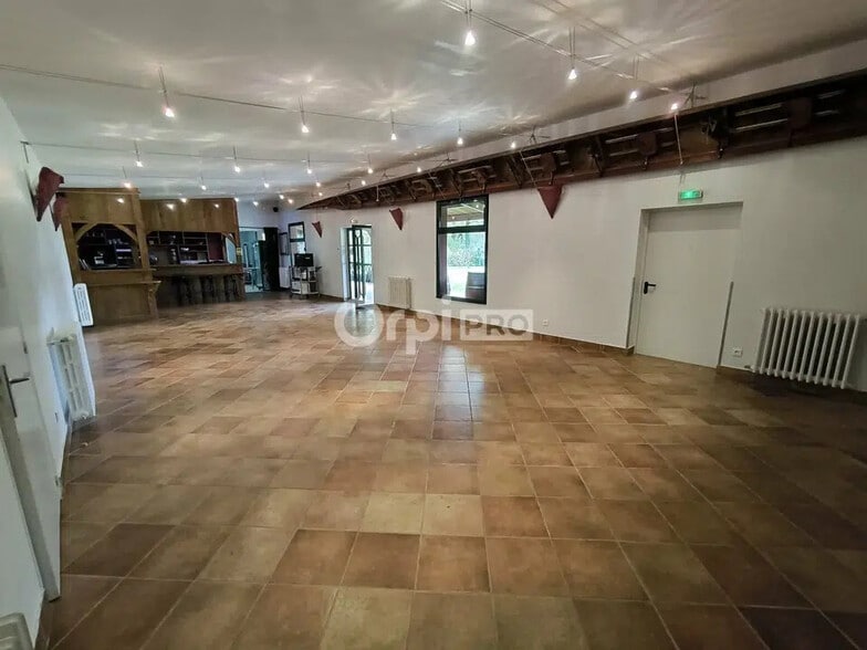 Bureau dans Ussac à vendre - Photo de l’immeuble – Image 2 sur 12