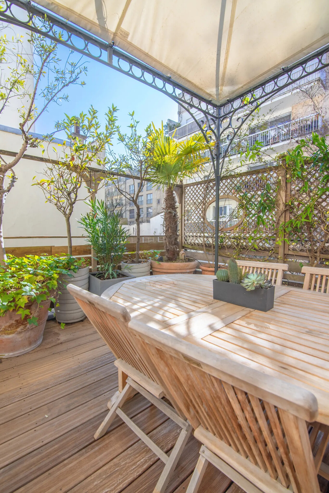 Immeuble residentiel dans Paris à vendre Photo de l’immeuble– Image 1 sur 3