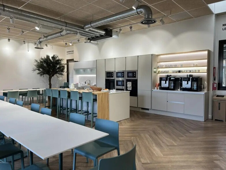 Bureau dans Tremblay-en-France à louer - Photo de l’immeuble – Image 2 sur 8