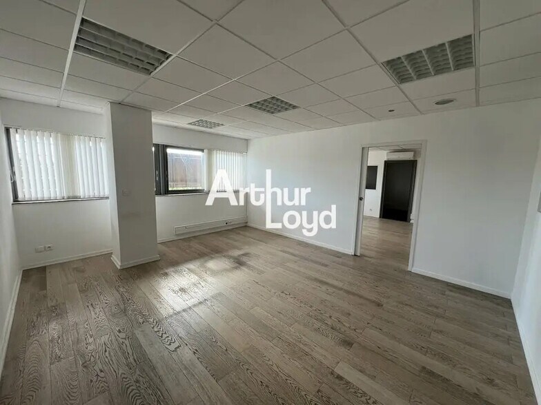 Bureau dans Fréjus à louer - Photo de l’immeuble – Image 3 sur 21