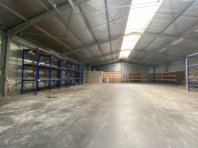 Plus de détails pour Industriel/Logistique à louer