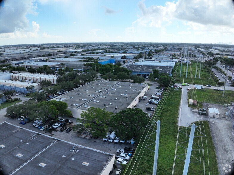 6350-6370 NW 82nd Ave, Miami, FL à louer – Image 2 sur 14