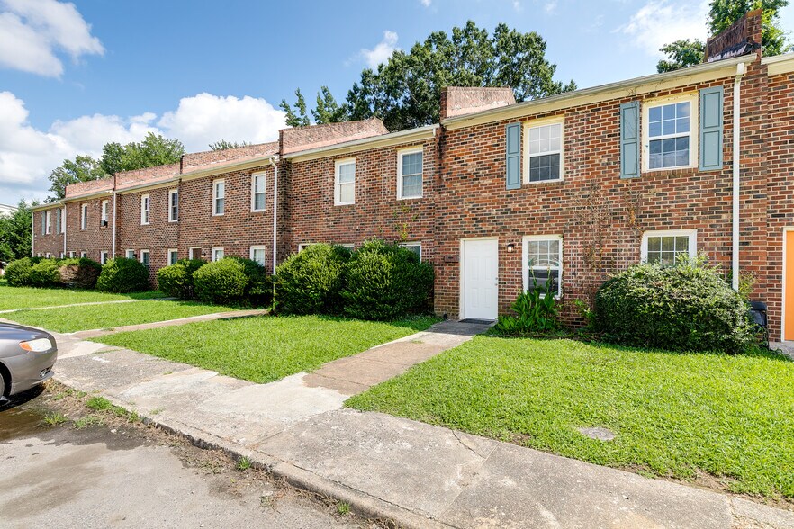 Chalfont Dr. 6 Townhouses portefeuille de 1 biens à vendre sur LoopNet.fr - Photo principale – Image 1 sur 18