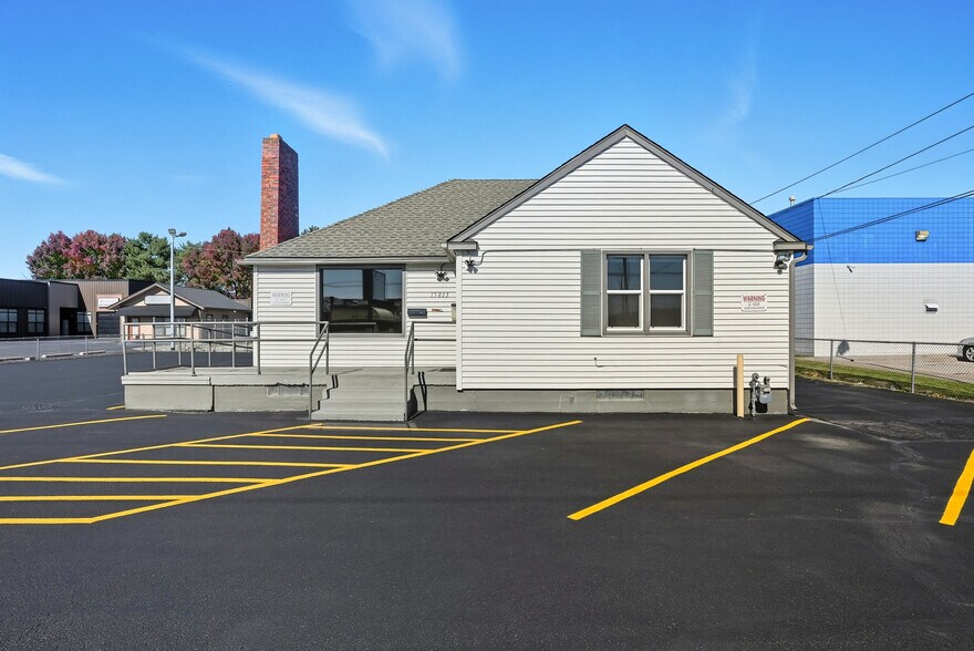 15813 E Sprague Ave, Veradale, WA à louer - Photo de l’immeuble – Image 1 sur 29