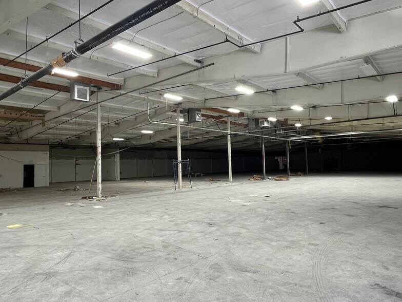 7911-7913 Haskell Ave, Van Nuys, CA à louer - Photo de l’immeuble – Image 3 sur 6