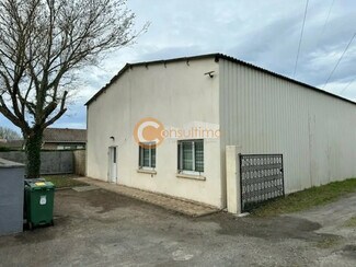 Plus de détails pour 23 Avenue Jules Ferry, Ambarès-et-Lagrave - Local d'activités à louer