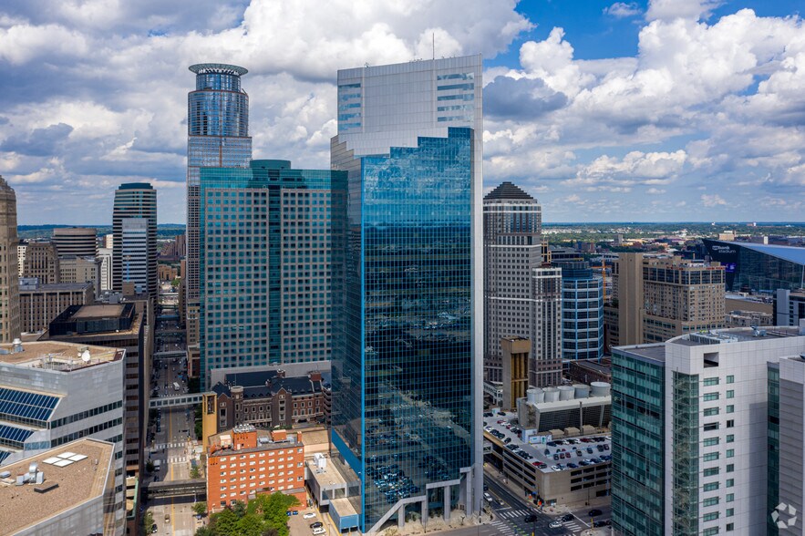 222 S 9th St, Minneapolis, MN à louer - Photo de l’immeuble – Image 2 sur 12