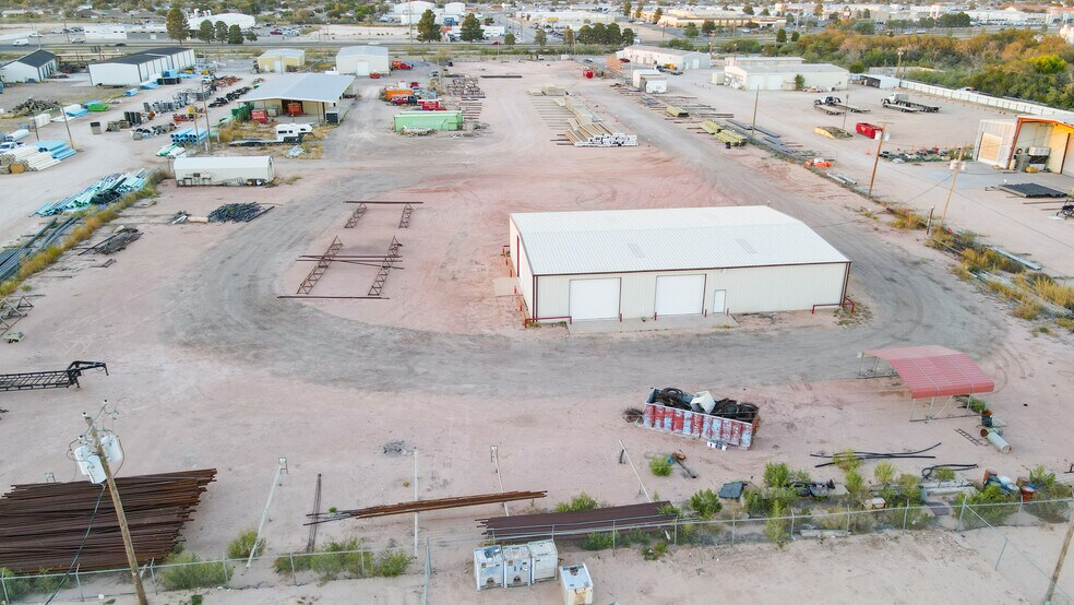 4417 W Industrial Ave, Midland, TX à louer - Photo de l’immeuble – Image 3 sur 19