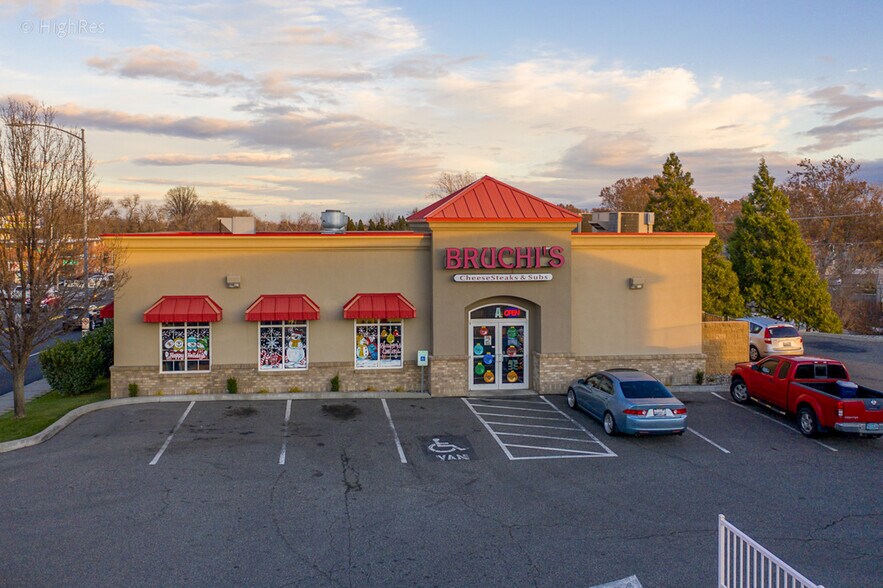 2417 W Kennewick Ave, Kennewick, WA à louer - Photo de l’immeuble – Image 2 sur 23