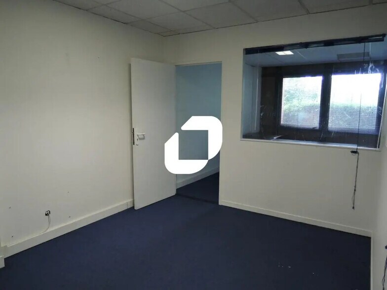 Bureau dans Croissy-Beaubourg à vendre - Photo intérieure – Image 3 sur 5