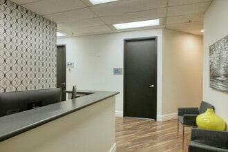 1695 Boul Laval, Laval, QC à louer Photo intérieure– Image 1 sur 9