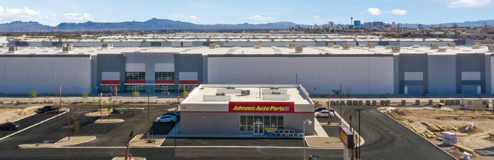 725 E Craig Rd, North Las Vegas, NV à louer - Photo de l’immeuble – Image 3 sur 7