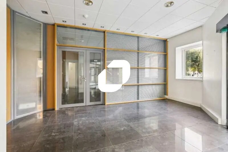 Bureau dans Nanterre à louer - Photo de l’immeuble – Image 2 sur 10