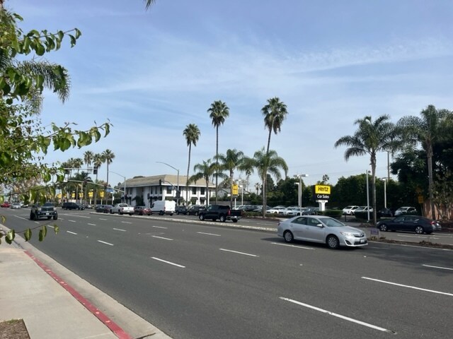 3130 Harbor Blvd, Costa Mesa, CA à vendre - Photo de l’immeuble – Image 3 sur 6