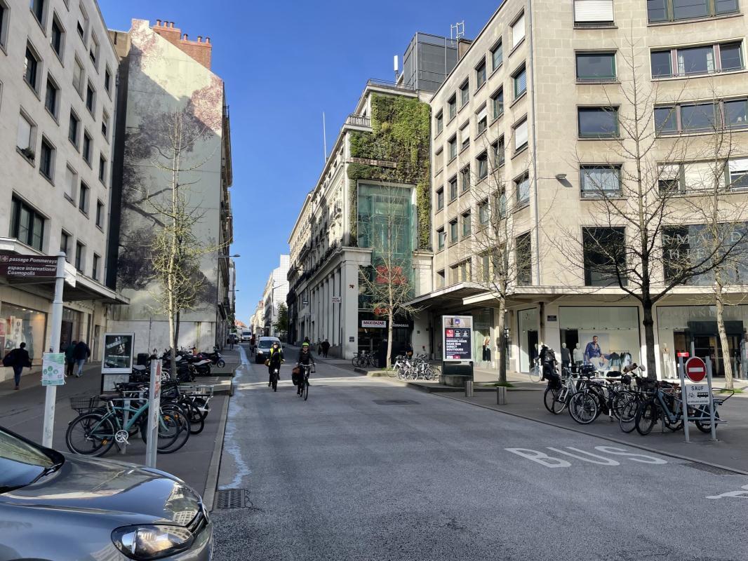 Local commercial dans Nantes à louer Photo de l’immeuble– Image 1 sur 2