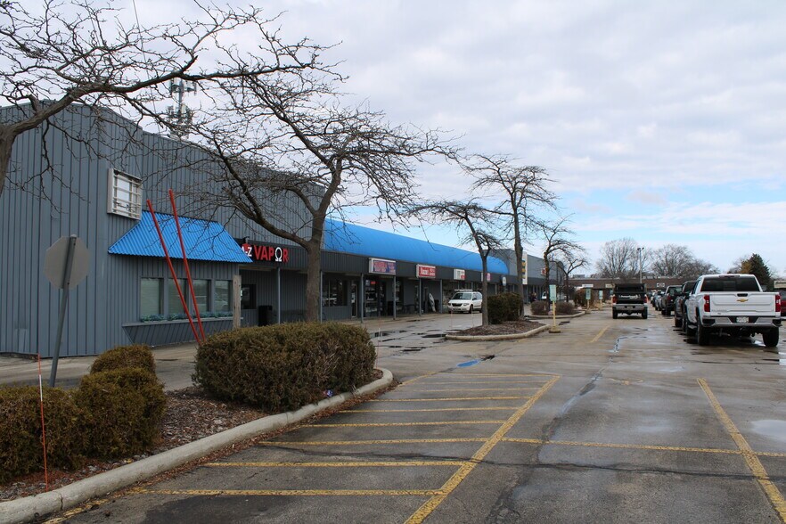 784-824 S Main St, Fond Du Lac, WI à louer - Photo de l’immeuble – Image 2 sur 9