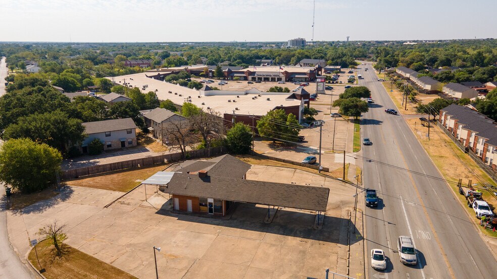 3901 E 29th St, Bryan, TX à louer - Photo de l’immeuble – Image 3 sur 8