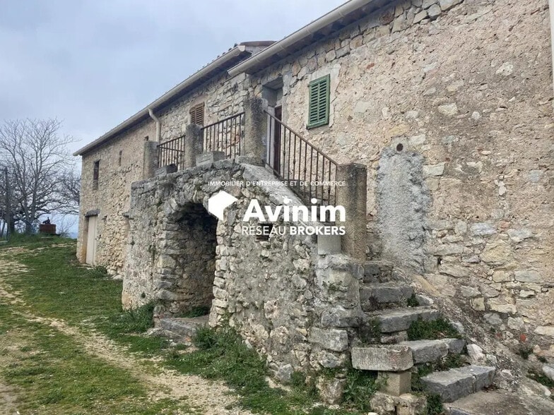 Local d'activités dans Fayence à vendre - Photo de l’immeuble – Image 2 sur 18