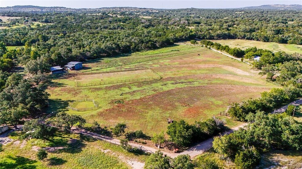 1750 Loop 165, Dripping Springs, TX à vendre - Photo de l’immeuble – Image 2 sur 22