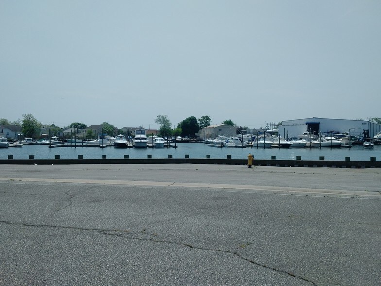 210 Hanse Ave, Freeport, NY à louer - Photo de l’immeuble – Image 2 sur 15