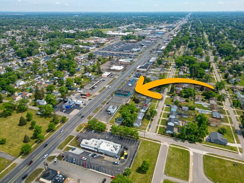 33729 Ford Rd, Garden City, MI à louer - Photo de l’immeuble – Image 2 sur 14