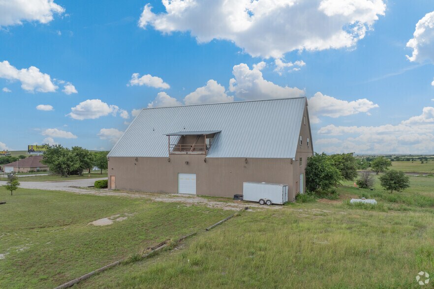 2502 County Road 4421, Rhome, TX à louer - Photo de l’immeuble – Image 3 sur 22