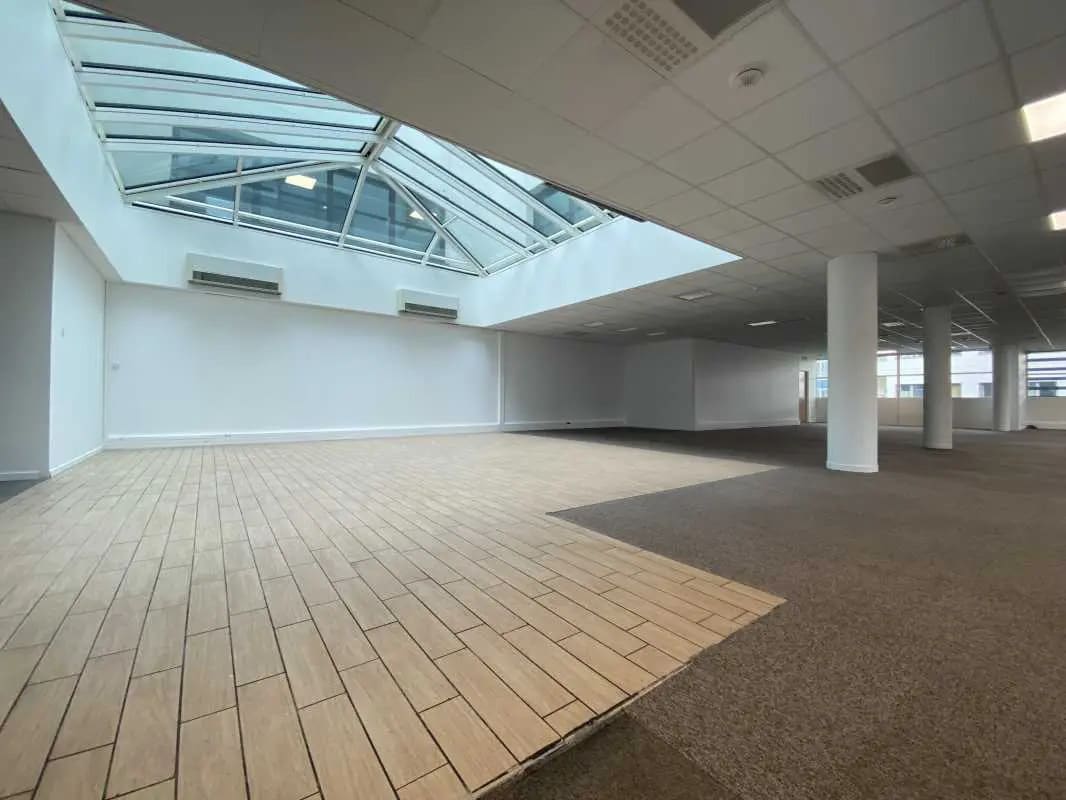 Bureau dans Lyon à louer Photo de l’immeuble– Image 1 sur 1